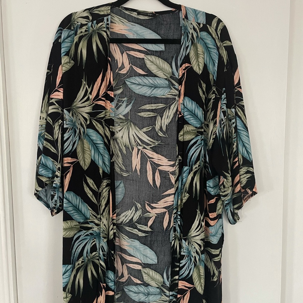Tropical print kimono 🌺